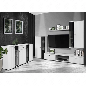 Sada nábytku Senja bílá moderní design dekorativní rýhovaná čela s kovovými úchytkami