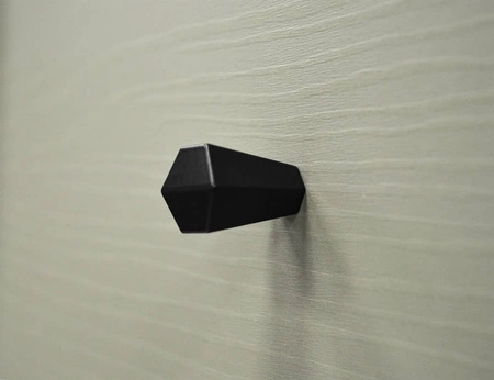 Sestava nábytku do obývacího pokoje Kioto I eukalyptus stylový design elegantní nábytek v tlumených barvách obohacený černými doplňky