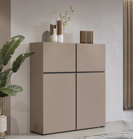 Vysoká komoda Cross 119 cm tmavě béžová moderní design ideální komoda do obývacího pokoje ložnice nebo kanceláře jednoduchá forma