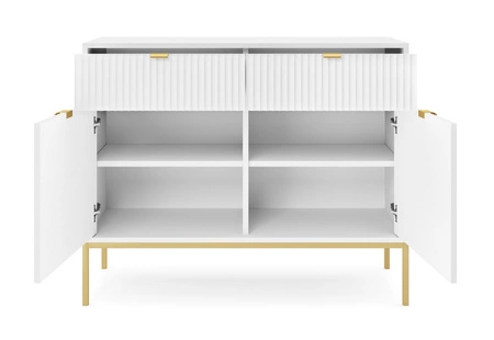 Komoda Lovro 104 cm zásuvková bílá moderní design potěší milovníky výrazných interiérů komoda obohacená zlatými doplňky