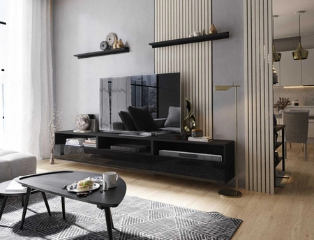 Kaires 258 cm černá / lesklá černá nástěnná RTV skříňka s policemi elegantní a stylový design, který se hodí do každého interiéru