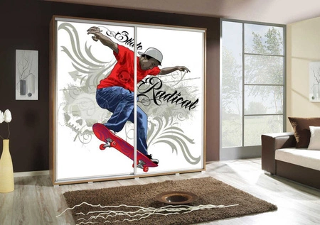 Posuvná skříň Artistino 205 cm s grafikou skate II korpus skříně z dubu catania z desky o tloušťce 22 mm