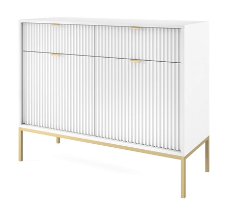 Komoda Lovro 104 cm zásuvková bílá moderní design potěší milovníky výrazných interiérů komoda obohacená zlatými doplňky