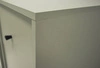 Zásuvková komoda Kioto I 125 cm eukalyptus minimalistický tvar ideální komoda do obývacího pokoje nebo ložnice černé doplňky