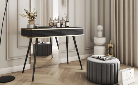 Luxusní černá konzola se zásuvkami elegantní toaletní stolek s drážkovanými čely vysoké černé nohy tělo doplněné zlatým lemováním