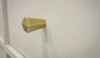 Komoda Kioto I 125 cm béžová minimalistická forma ideální komoda do obývacího pokoje nebo ložnice zlaté doplňky