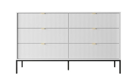 Komoda Lovro 154 cm se zásuvkami bílá moderní design potěší milovníky výrazných interiérů drážkovaná čela kovové úchyty