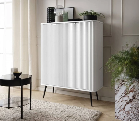 Komoda Zoya 103 cm bílá elegantní design oválného tvaru na černých kovových nohách vkusné drážkované čelo
