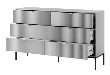 Komoda Lovro 154 cm šedá moderní design potěší milovníky výrazných interiérů drážkovaná čela kovové úchyty