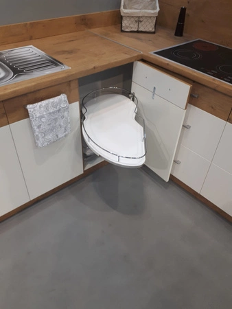 Přídavná rohová kuchyňská linka Grey 105 ND 1F BB skříň napravo je odolná vůči páře vysoké teplotě a rozlité kapalině