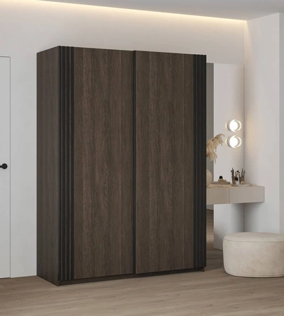 Posuvná šatní skříň Niva 150 cm dub dunin Prostorná šatní skříň zdobená lamelami je ideální pro místnosti jakékoli velikosti